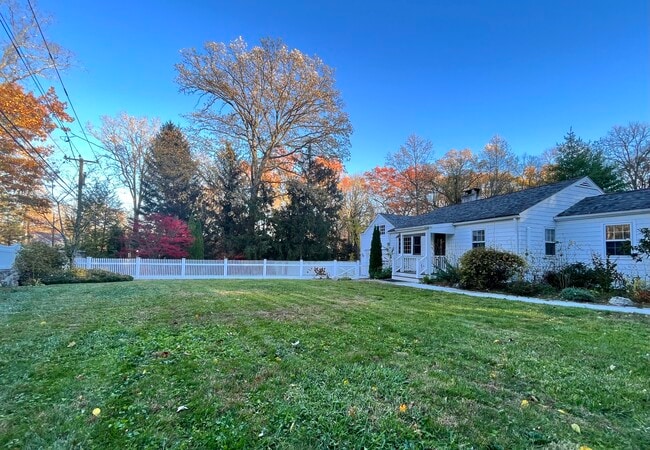 Photo - 158 Jelliff Mill Rd