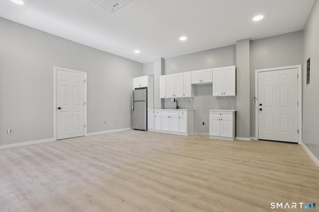 Photo - 215-219 Bank St Unit 5