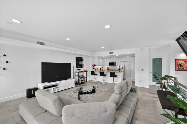 Photo - 1418 Innes Pl