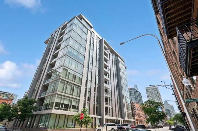 Building Photo - 360 W Erie St Unit 3A Rental