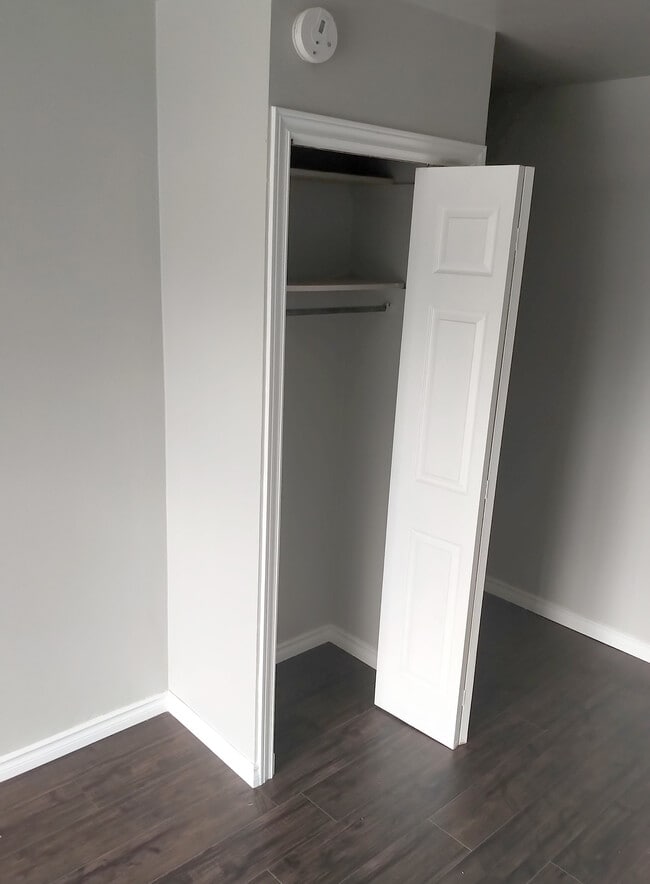 Photo - 45-51 E Surrey St