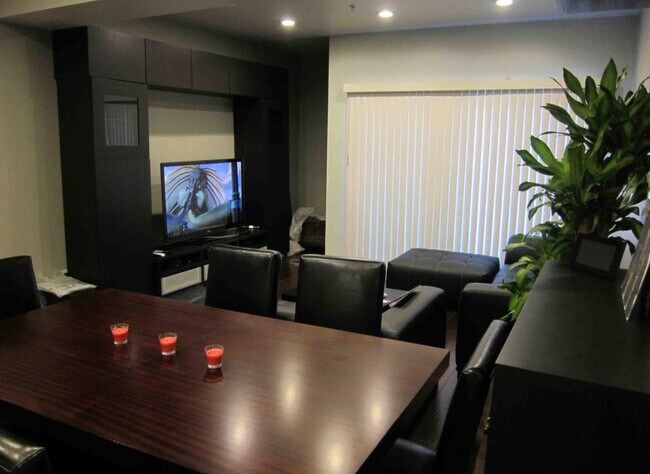 Photo - 11124 Burbank Blvd Unidad 102