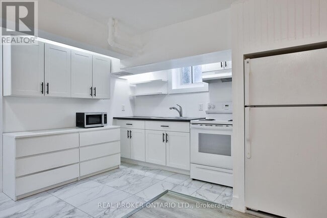 Photo - 6 - 252 SIXTH STREET