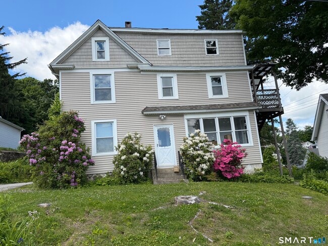 Building Photo - 12 Hillcrest Ave Unit 3