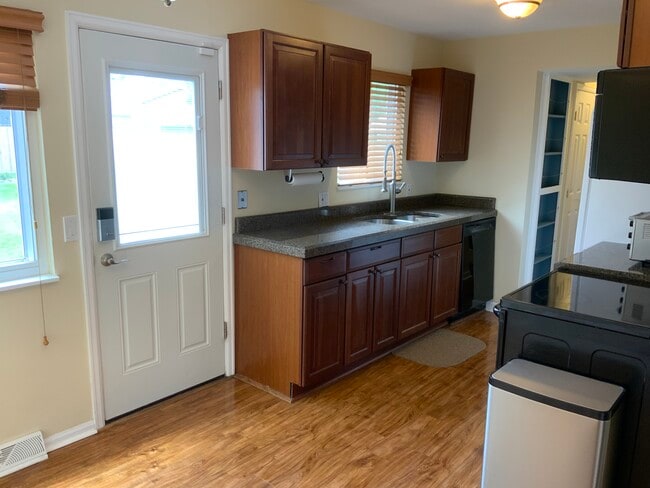 Photo - 10795 Moore St