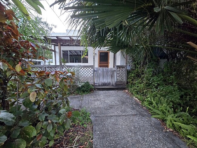 Building Photo - 940 Bay St NE