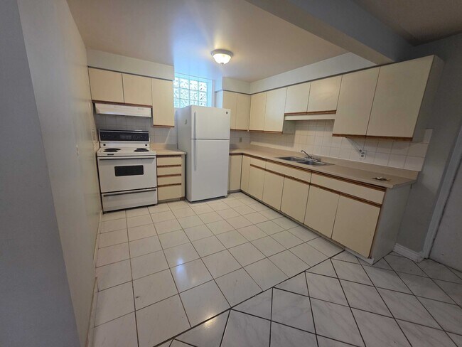 Photo - 334 University Ave Unit 1