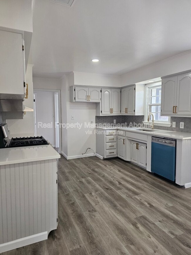 Photo - 1030 N Hickory Ave