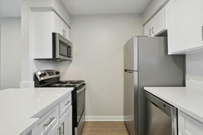 Cocina con electrodomésticos de acero inoxidable - Bay Crossing