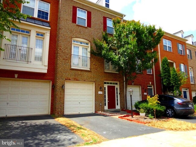 Building Photo - 24699 Kings Canyon Square
