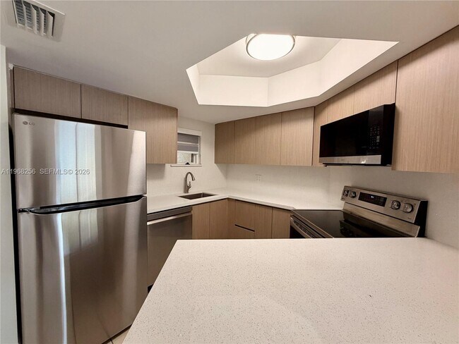 Photo - 8353 Lake Dr Unit 404