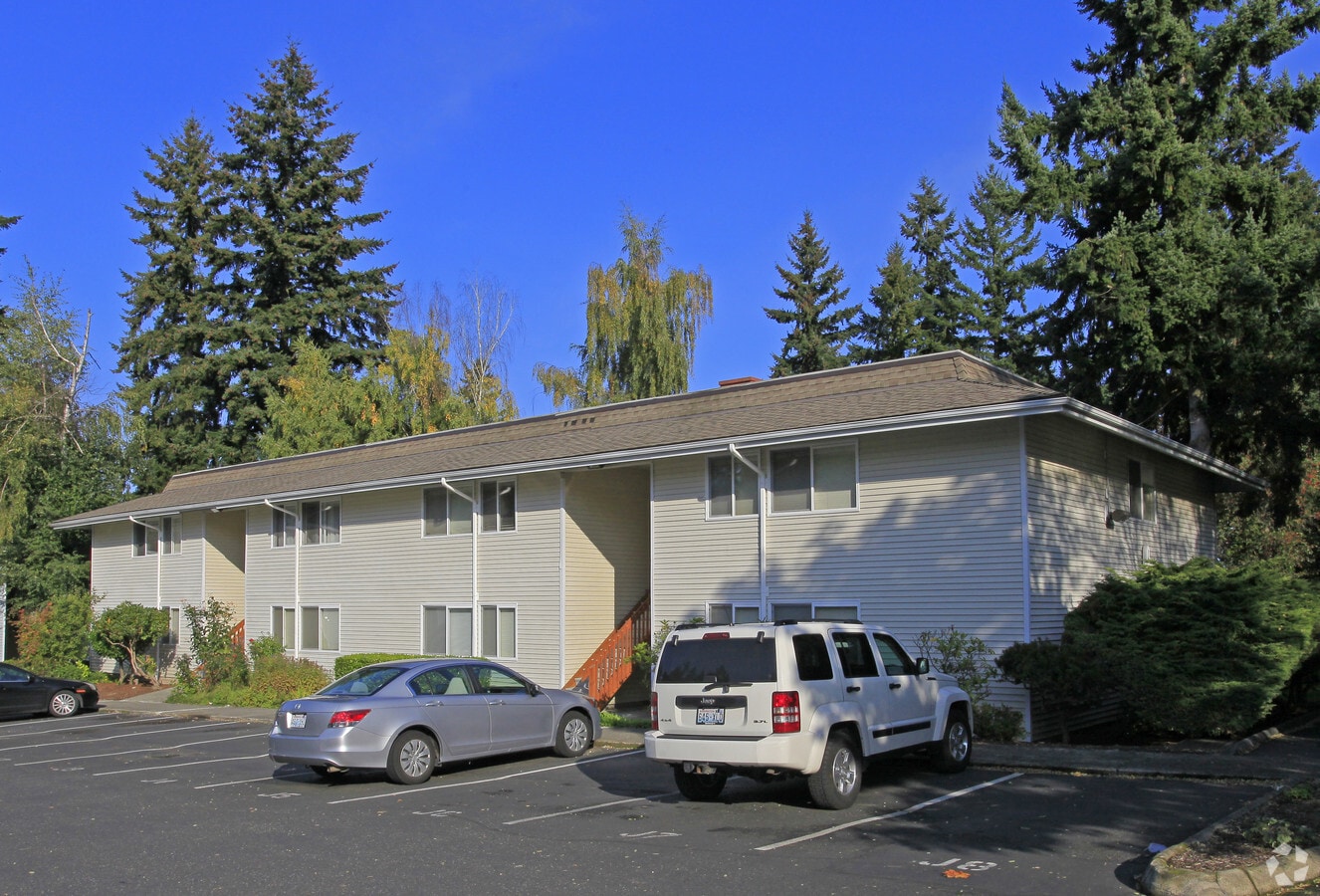 Primary Photo - Spiritwood Manor Apartments