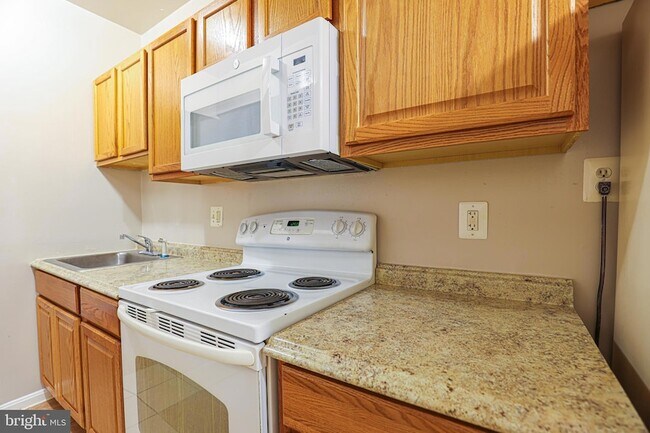 1633 E Street NE Unit 3