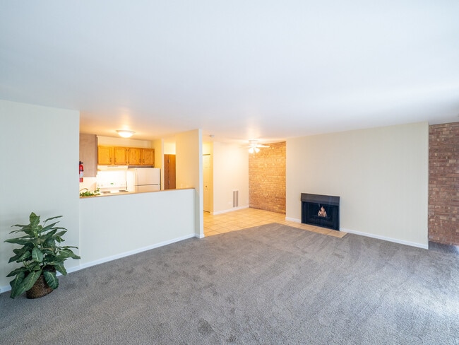 Photo - 5950 Oakwood Dr Unit 2G