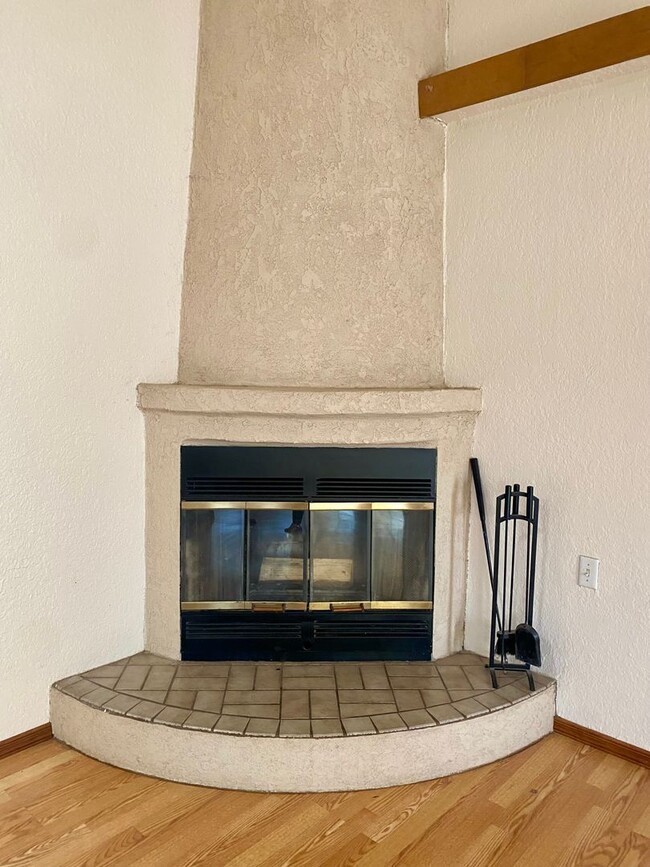 Photo - 2032 Camelot Dr