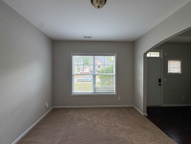 Photo - Spacious 4 Bed 2.5 Bath Fayetteville Home