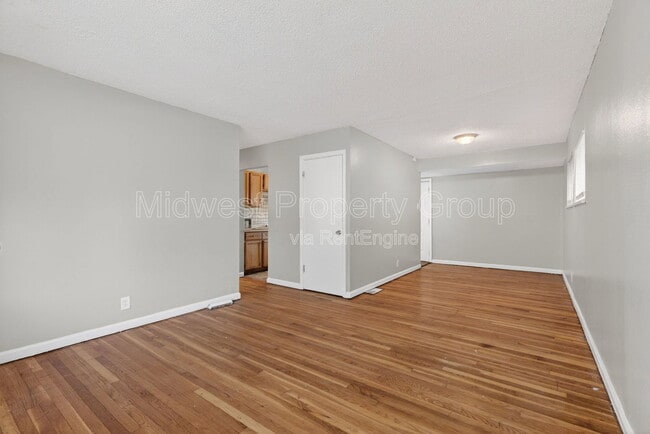Photo - 257 Glen Garry Rd