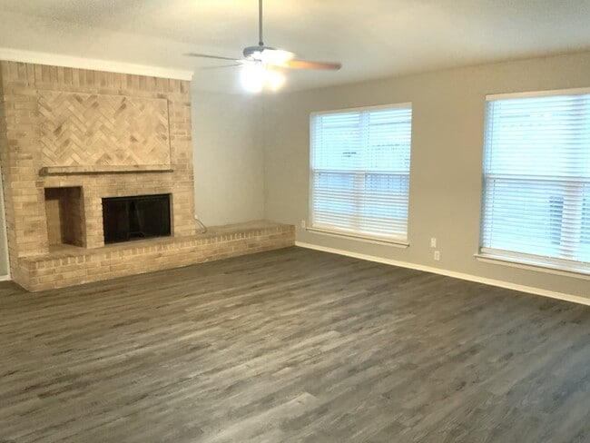 Photo - 209 Greenshire Dr