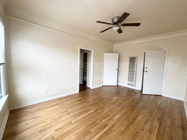 Building Photo - 1154 Normandie Ave Unit 203