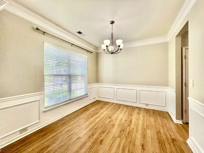 Photo - SPACIOUS 3 BEDROOMS!