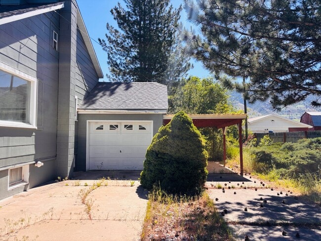 Photo - 694 S 600 E