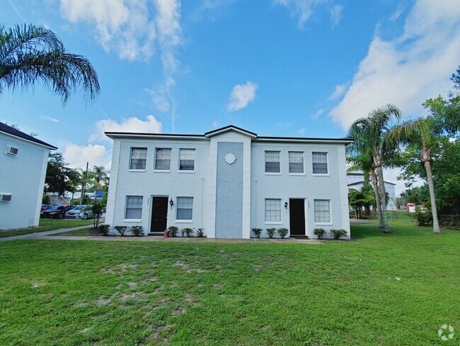 Building Photo - Updated One Bedroom, One Bath Apartment - ... Unit P1: Piazza Park #5252