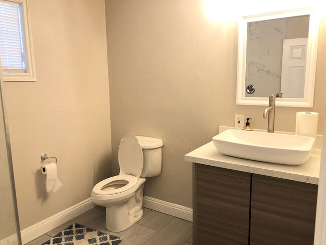 Building Photo - 4 BEDROOM / 2 BATH SINGLE FAMILY HOME W/ CASITA