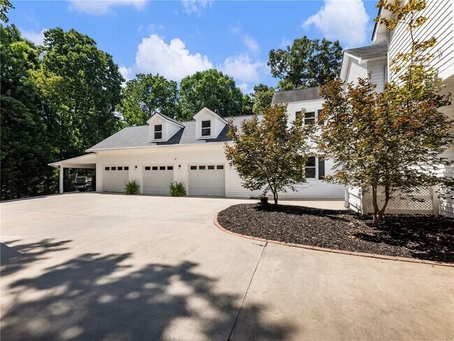 Photo - 3965 Hamilton View Way NE