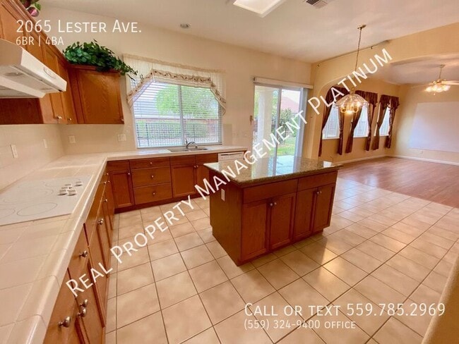 Photo - 2065 Lester Ave