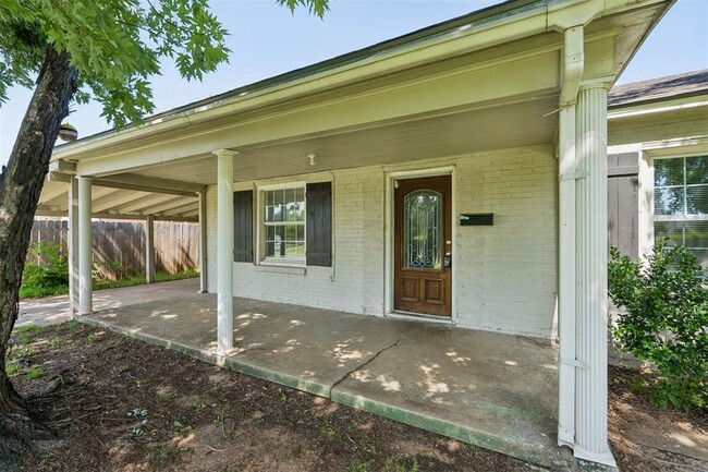 Building Photo - 510 N Marshall Dr