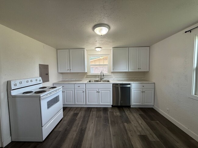 Building Photo - 20219 Unit 20219