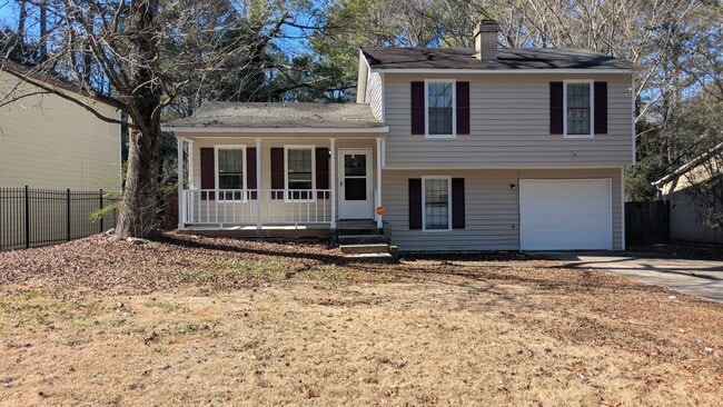 Building Photo - Charming 3 Bedroom, 2 Bath Home in Stone Mountain