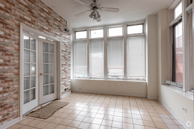 Building Photo - 3238 N Sheffield Ave Unit 1 Rental