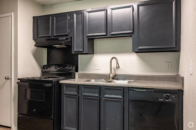 1BR, 1BA - Ktichen - Timber Pointe