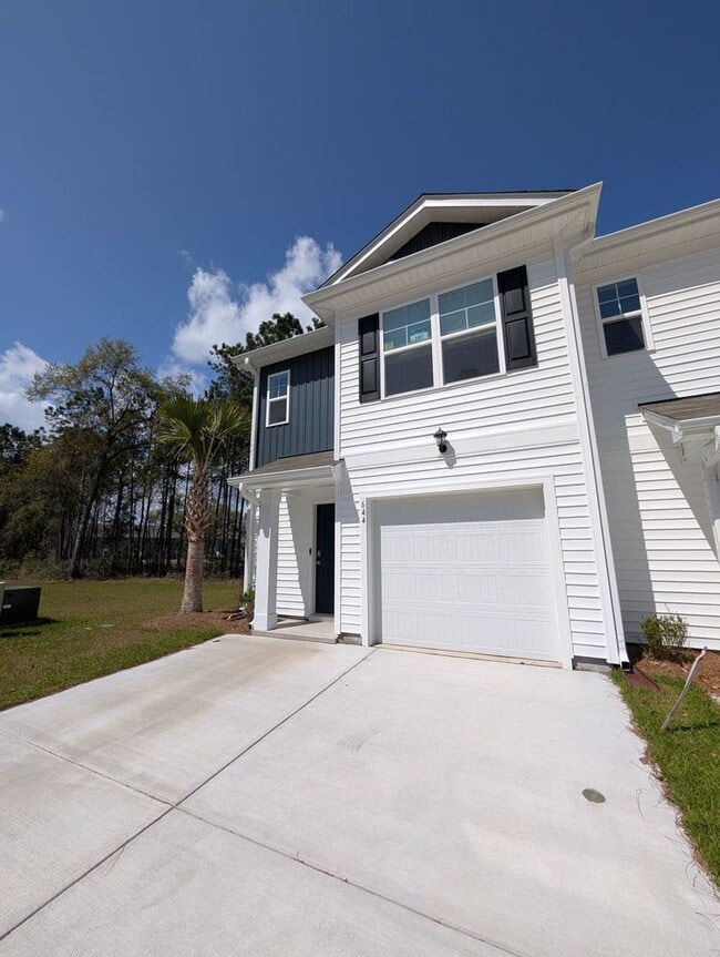 Building Photo - NEW End Unit Townhouse Available for Rent - Conway, South Carolina