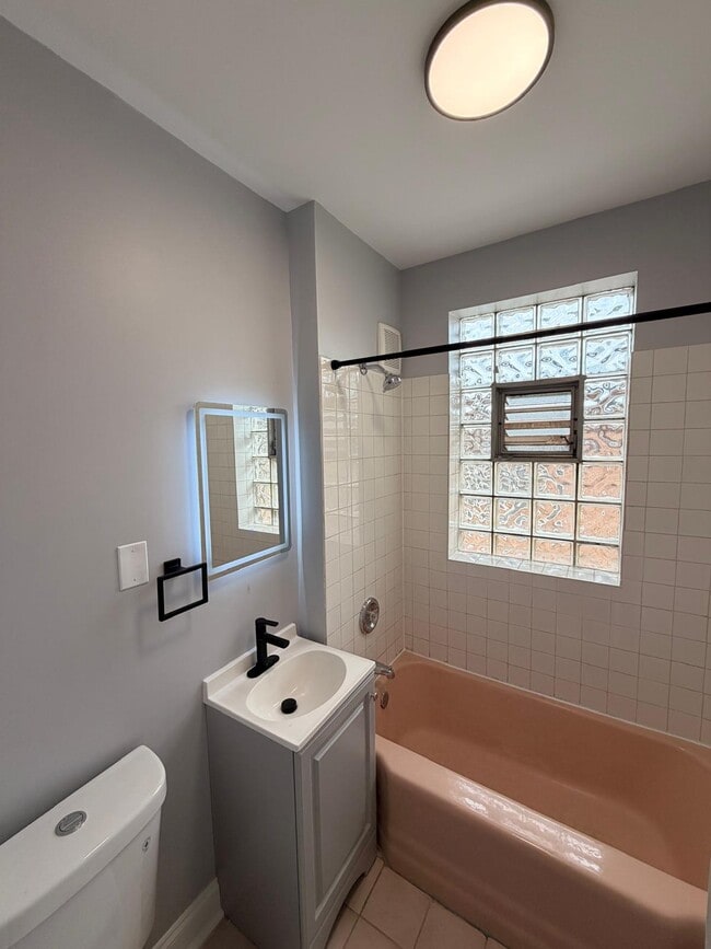 Building Photo - 4636 N Kenneth Ave Unit 2