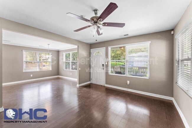 Photo - 1076 Hubbard St SW