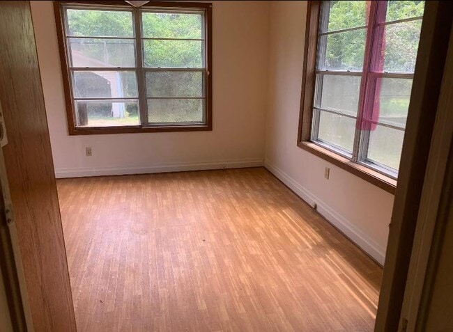 Photo - 820 Raymond St