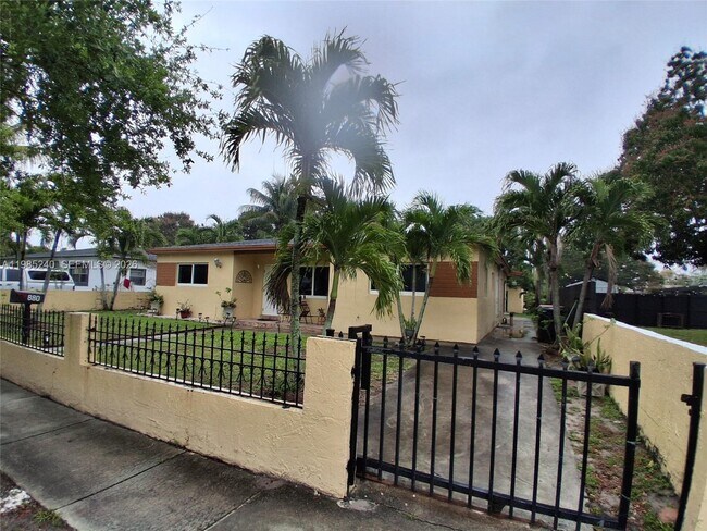Photo - 880 NW 129th St