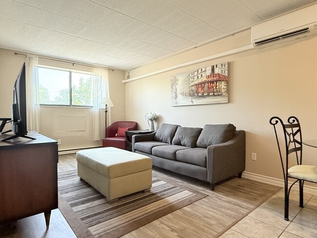 Building Photo - 360 Tecumseh Rd W Unit 301