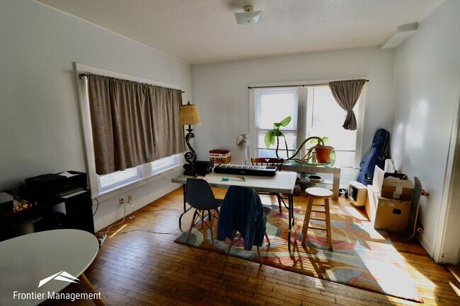 Photo - Spacious 5 Bedroom Home Located Near Campus