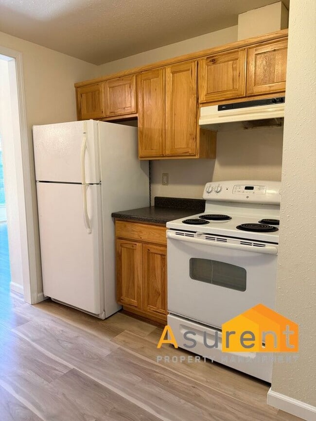 Refreshed 2-bedroom, 1-bath Duplex Unit in Grants Pass Available Now!