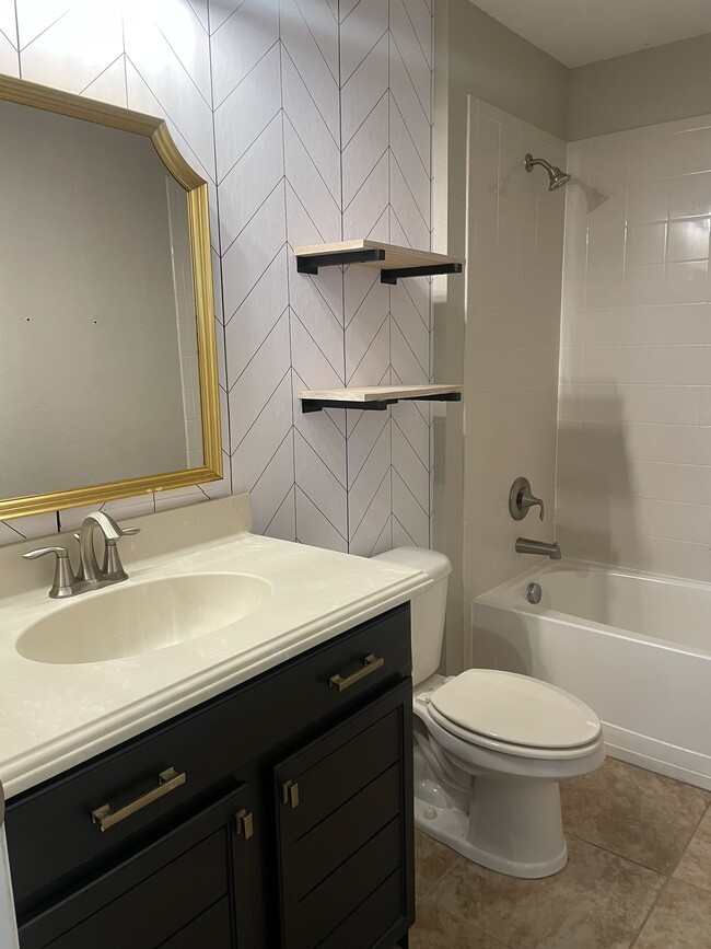 Photo - 2293 Victoria Dr