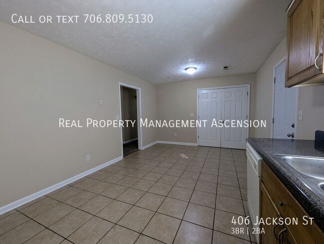 Photo - 406 Jackson St