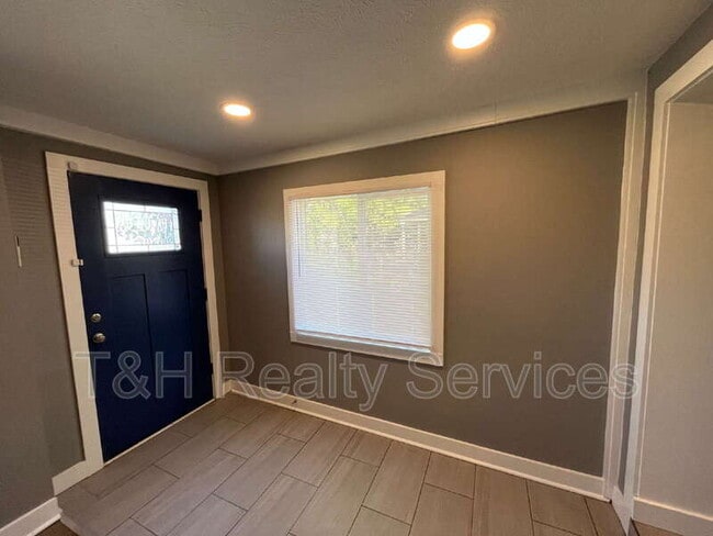 Photo - 1653 S Delaware St