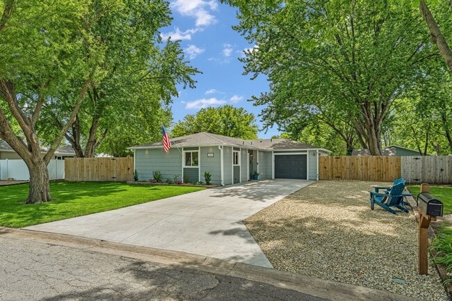 Building Photo - 2421 Brook Ln
