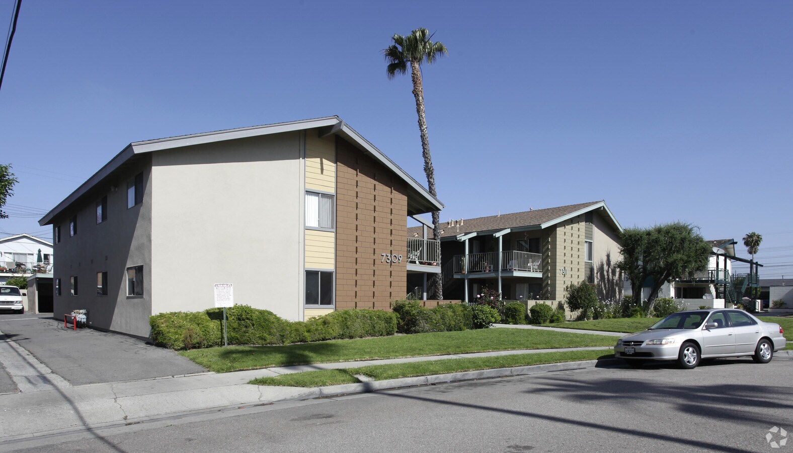 La Palma Park Apartments - La Palma Park Apartments