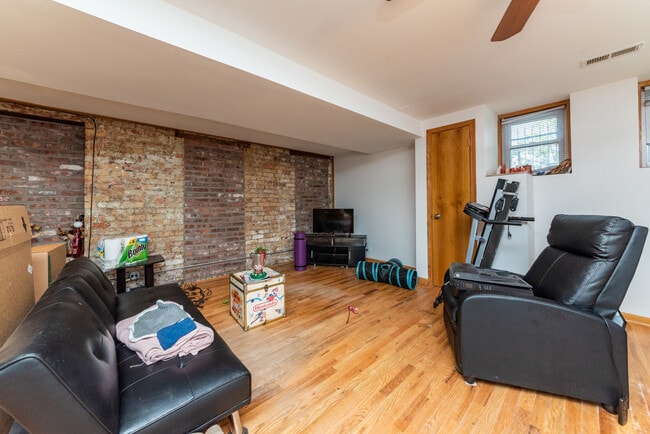 Photo - 1535 W Leland Ave