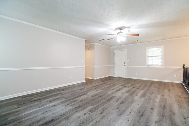 Photo - 4802 Hemlock Dr SE