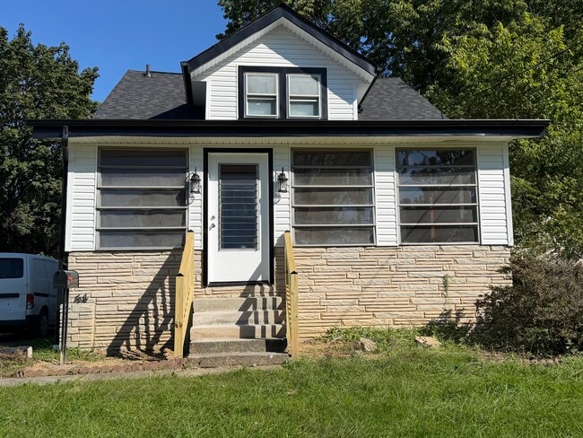 454 Collingwood Ave